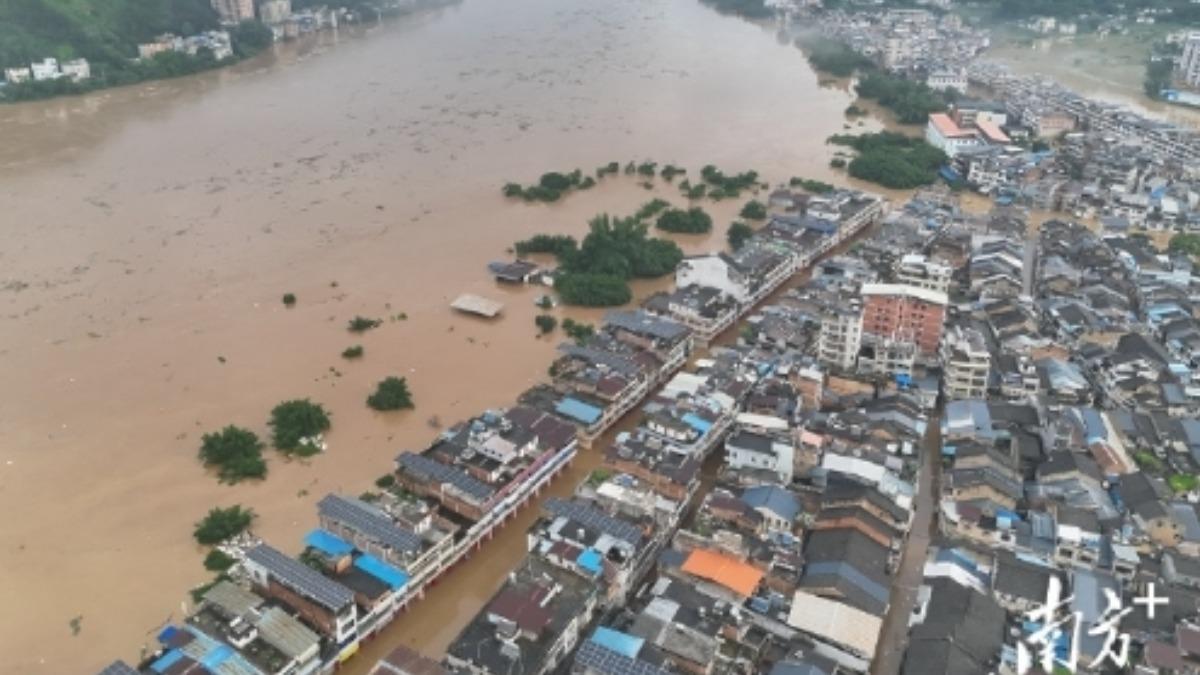 中國南方爆發洪災災情慘重。（圖／翻攝自南方日報）