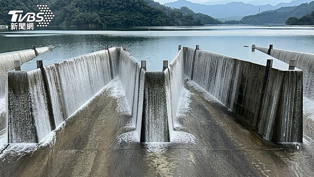 鯉魚潭水庫是全台唯一的鋸齒堰溢洪道。（圖／TVBS）