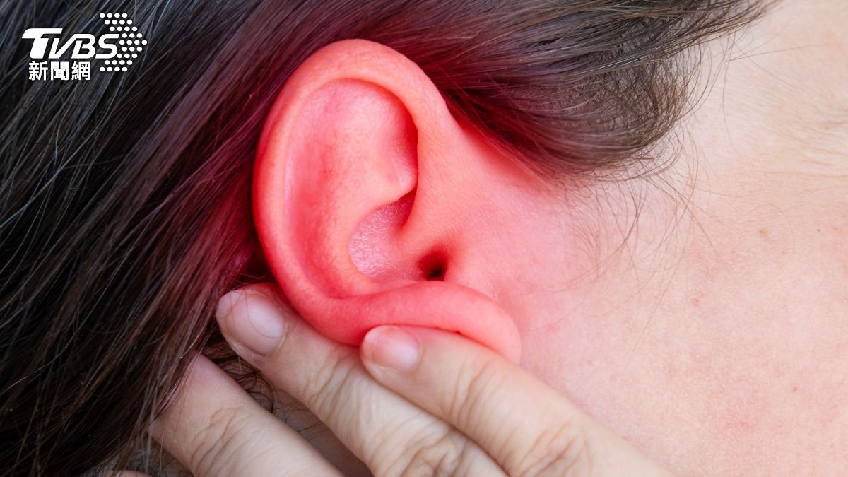 一名婦人因挖耳太頻繁導致耳朵發炎，就醫發現確診為耳部的「鱗狀上皮細胞癌」。（示意圖／shutterstock達志影像）