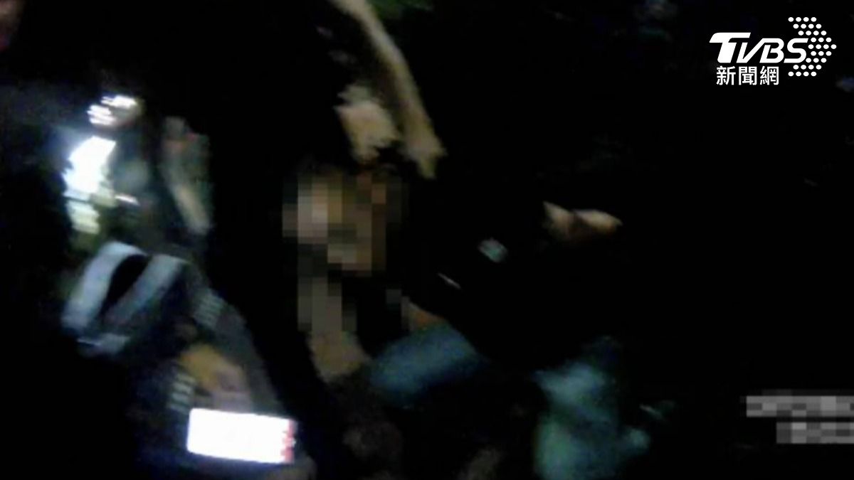 雙方一言不合發生爭執，當街爆發肢體衝突。（圖／TVBS）