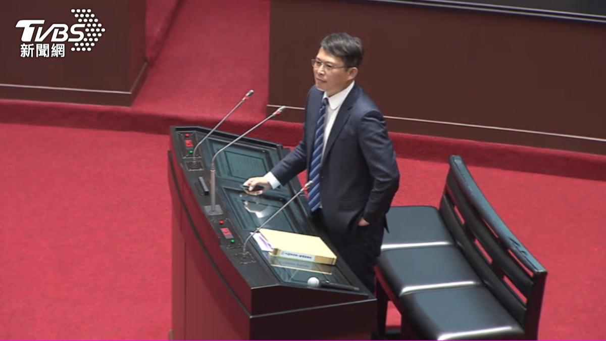黃國昌不滿行政院長卓榮泰質詢時插嘴。（圖／TVBS）