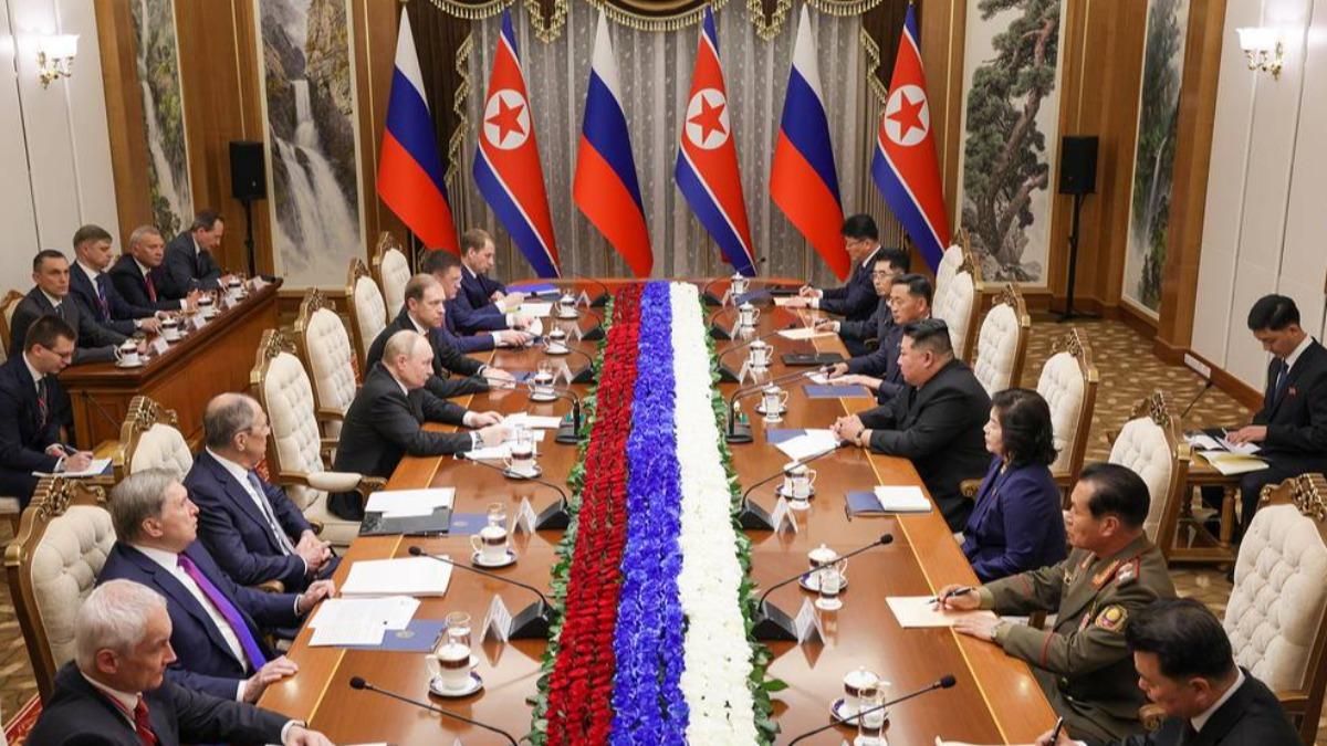 俄羅斯總統普欽 （Vladimir Putin）訪問北韓與金正恩會談。（圖／翻攝自《塔斯社》）