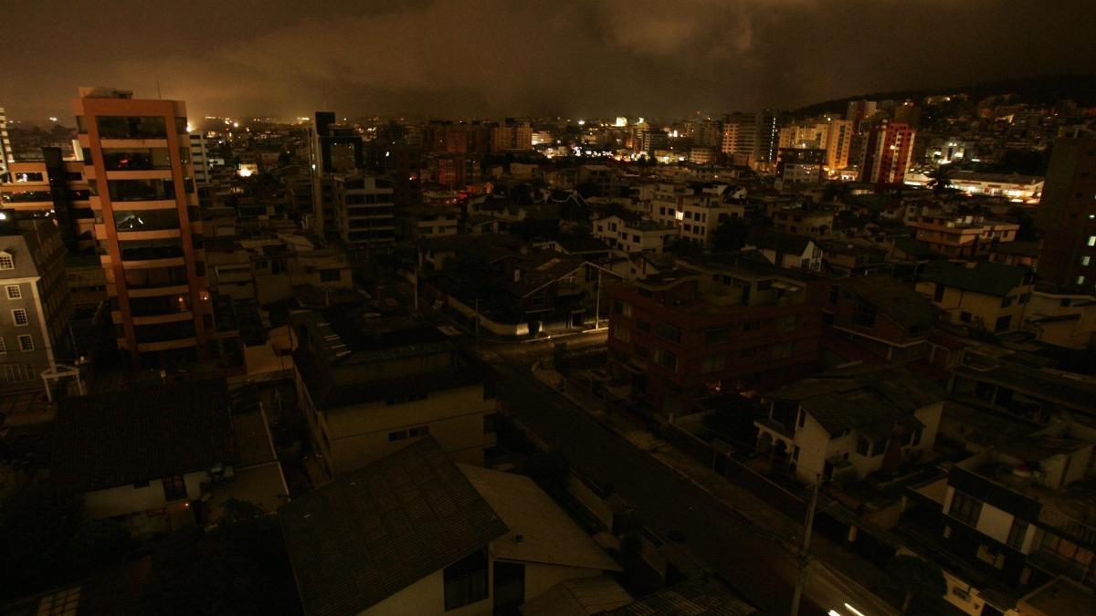 厄瓜多發生大停電，全國1800萬人陷入一片黑暗當中。（圖／翻攝自X@MilvaGauto）
