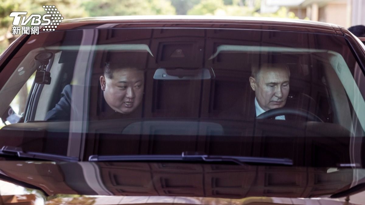 俄羅斯總統普欽 （Vladimir Putin）與北韓領導人金正恩輪流當司機。（圖／達志影像美聯社）
