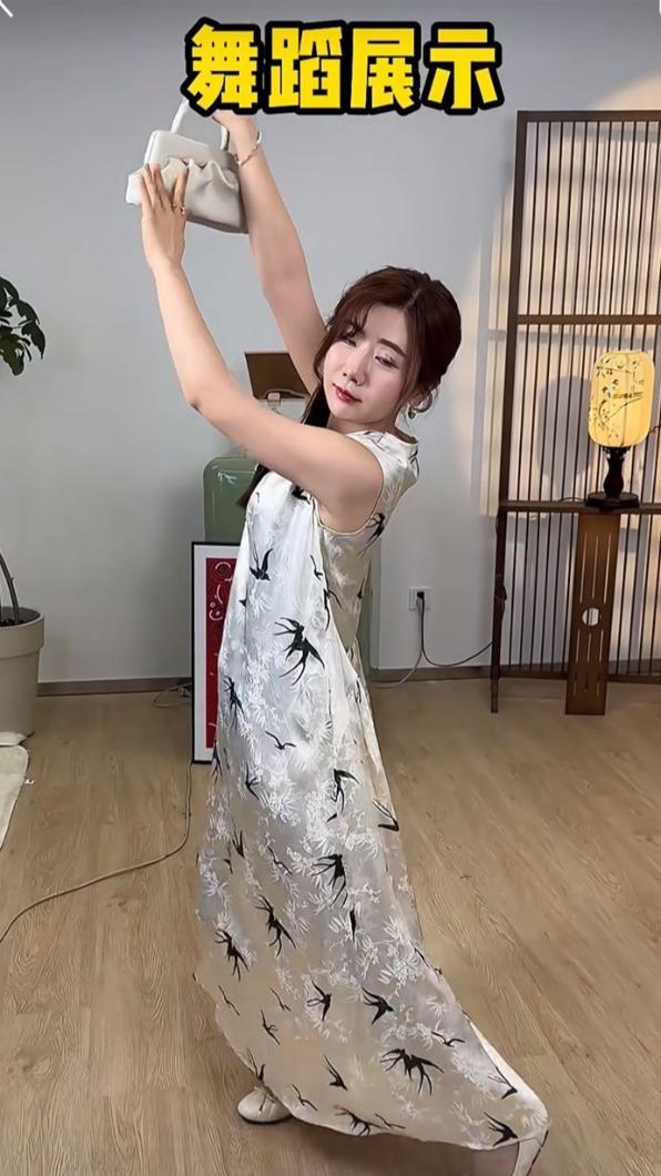 福原愛在直播帶貨中跳舞。（圖／翻攝自福原愛小紅書）