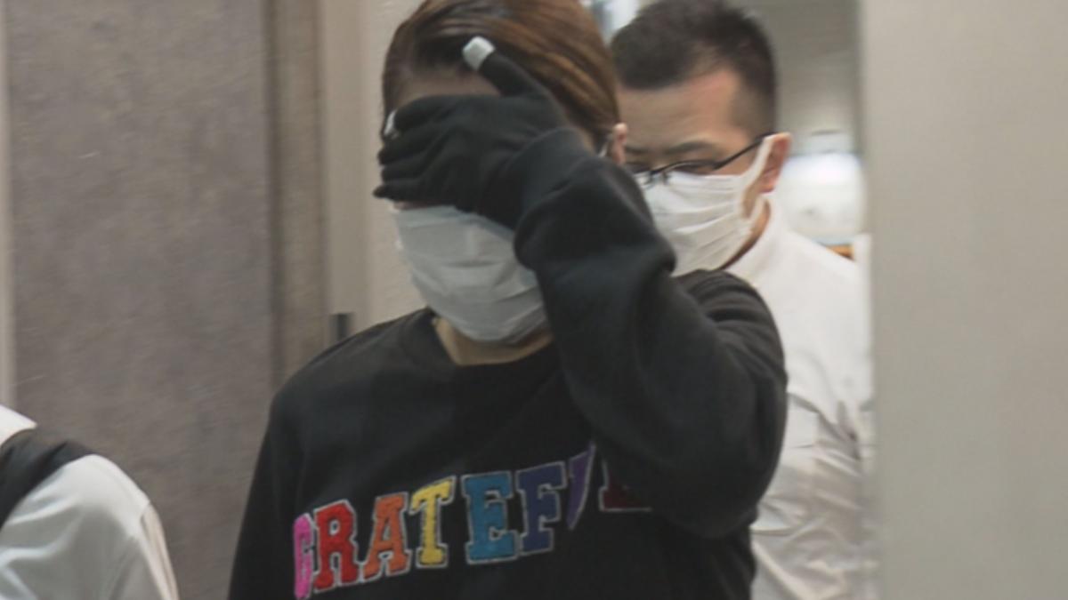 大阪一間酒吧爆出灌醉客人竊取金錢、盜刷卡，4名員工與中國籍老闆被逮捕。（圖／翻攝自MBS NEWS）