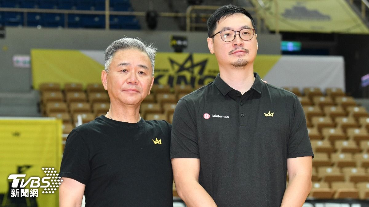 王文祥宣佈已取得九隊合作意向書，朝合併成立職籃新聯盟目標前進。(圖／胡瑞麒攝)