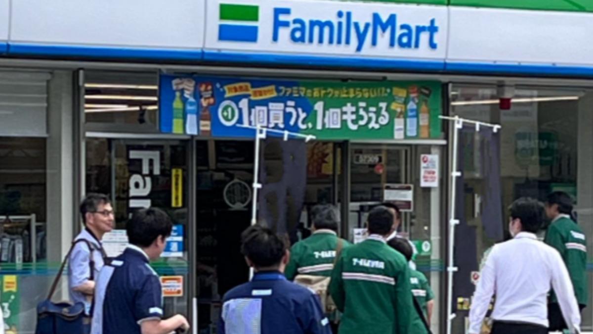 日本網友分享7-11、LAWSON店員走進全家超商的照片。（圖／翻攝自X@Y4_0_4）
