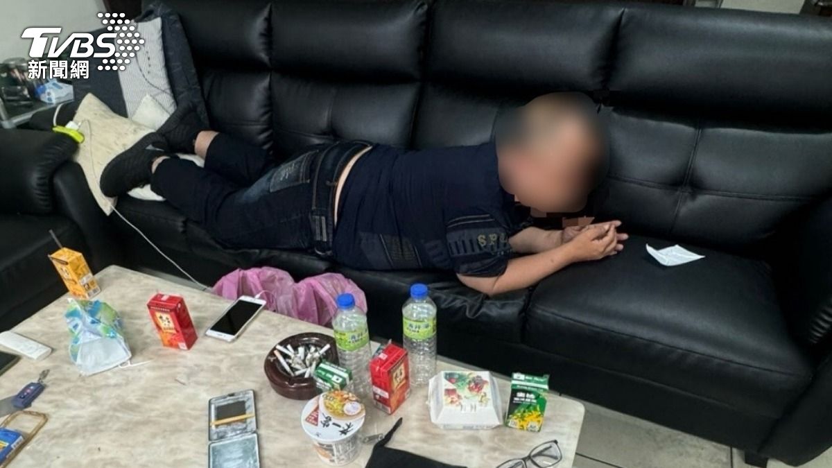 警方也於現場查扣毒品。（圖／TVBS）