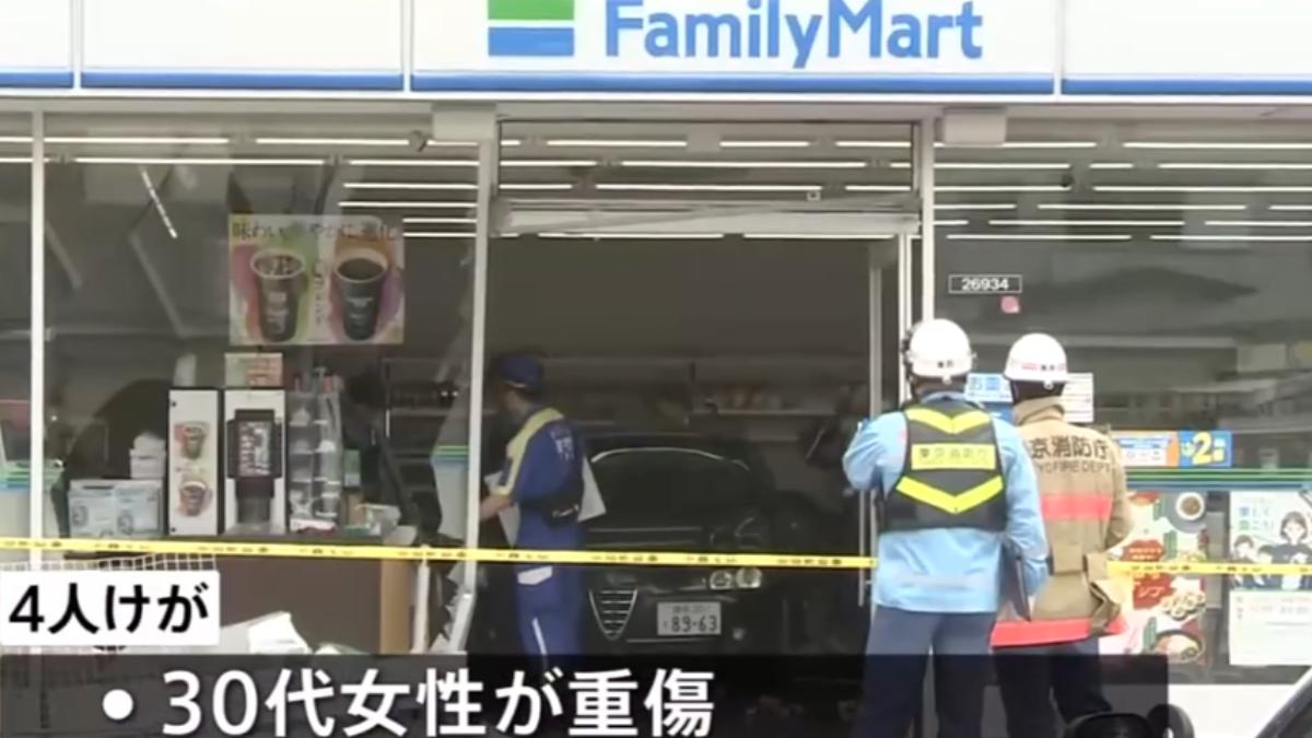 8旬翁駕車暴衝進超商，導致3人受傷。（圖／翻攝自TBS YT頻道）
