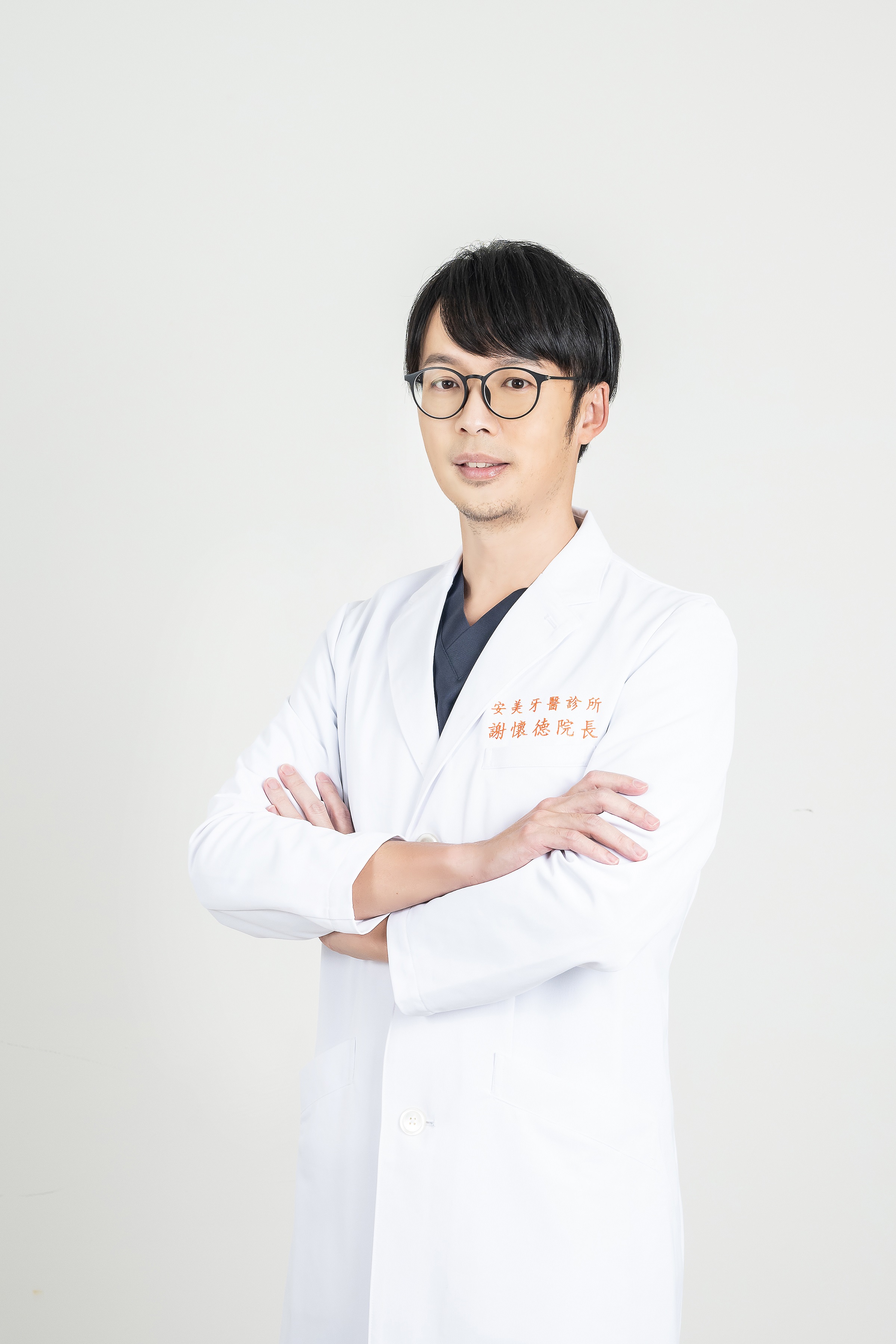 牙醫謝懷德簽進經紀公司,將在演藝圈斜槓發展。(圖/艾迪昇傳播提供)