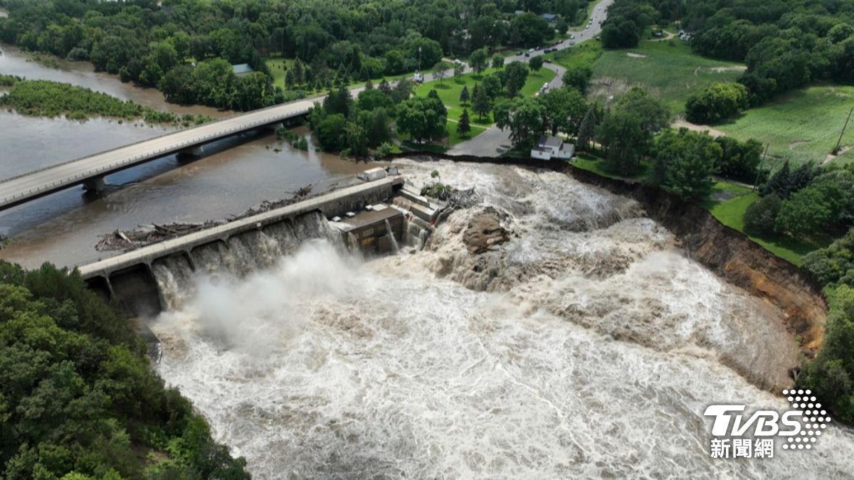 美國明尼蘇達州的「拉皮丹大壩」近期面臨潰堤風險。（圖／達志影像美聯社）