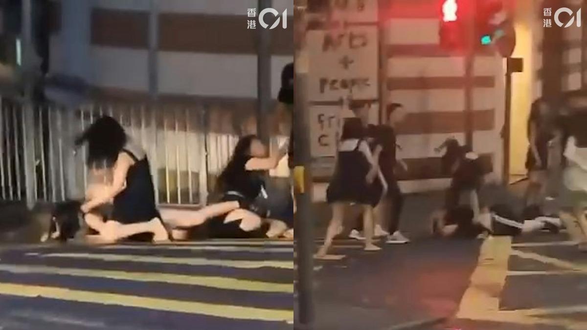 香港中環街頭上演男女大亂鬥。（圖／香港01）