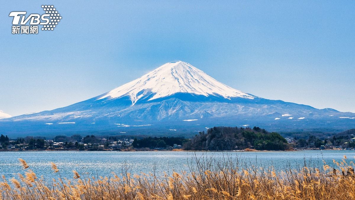 富士山火山口發現3人昏迷。（示意圖／shutterstock 達志影像）