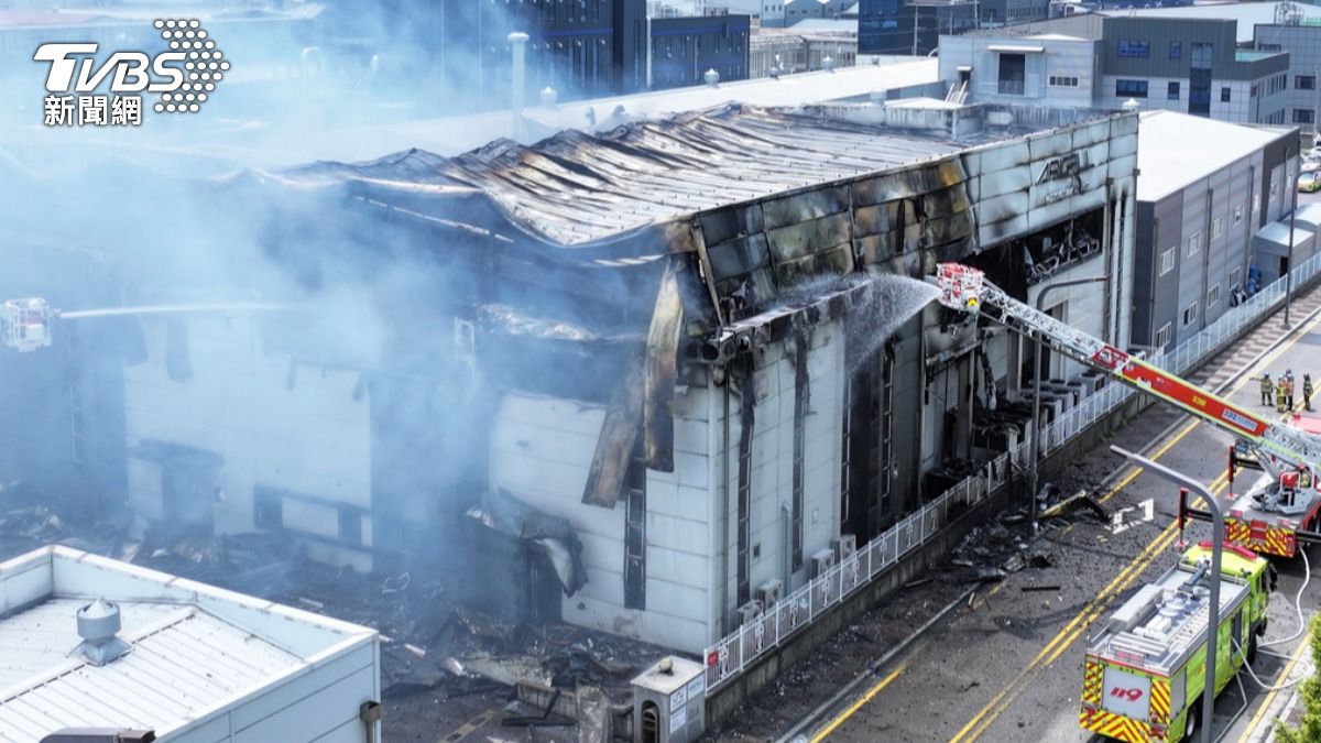 南韓一座鋰電池工廠大火，釀23名員工死亡，包含多位來自中國的朝鮮族移工。（圖／達志影像美聯社）