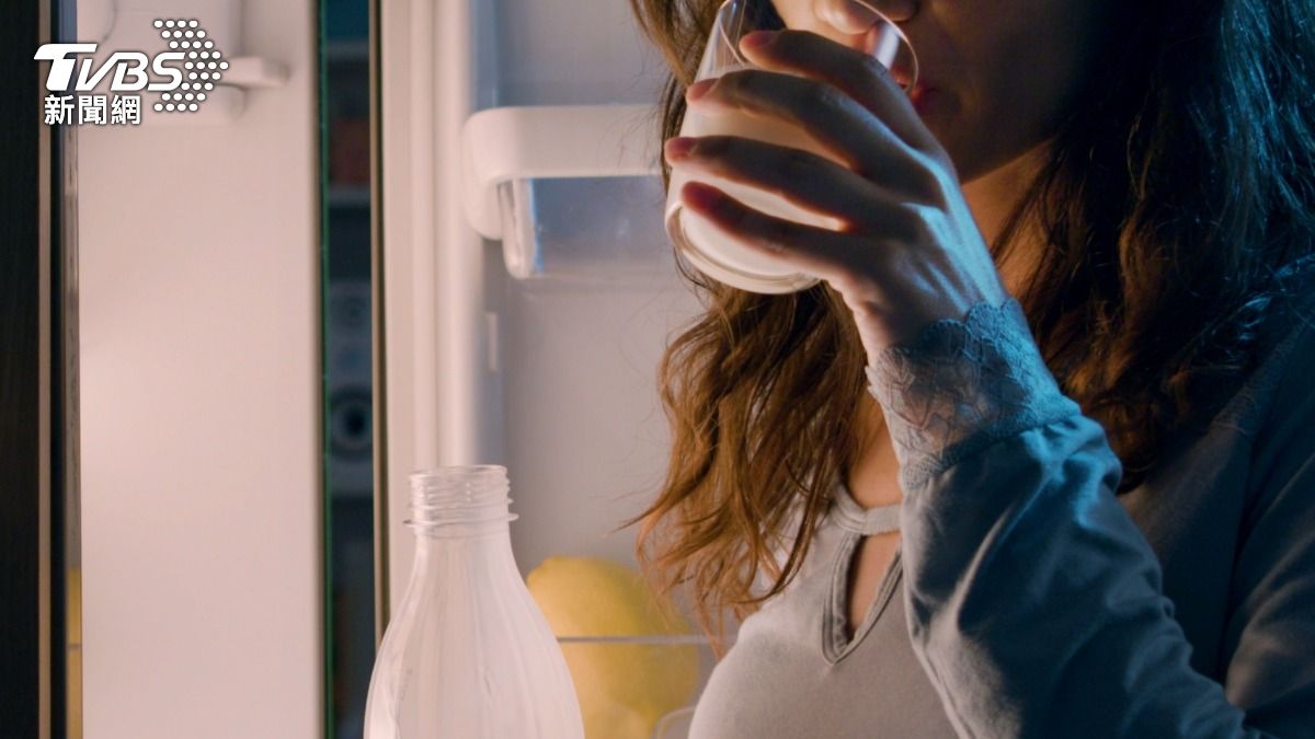 中國大陸一名孕婦喝冰箱裡「開封過的牛奶」感染李斯特菌。（示意圖／Shutterstock達志影像）