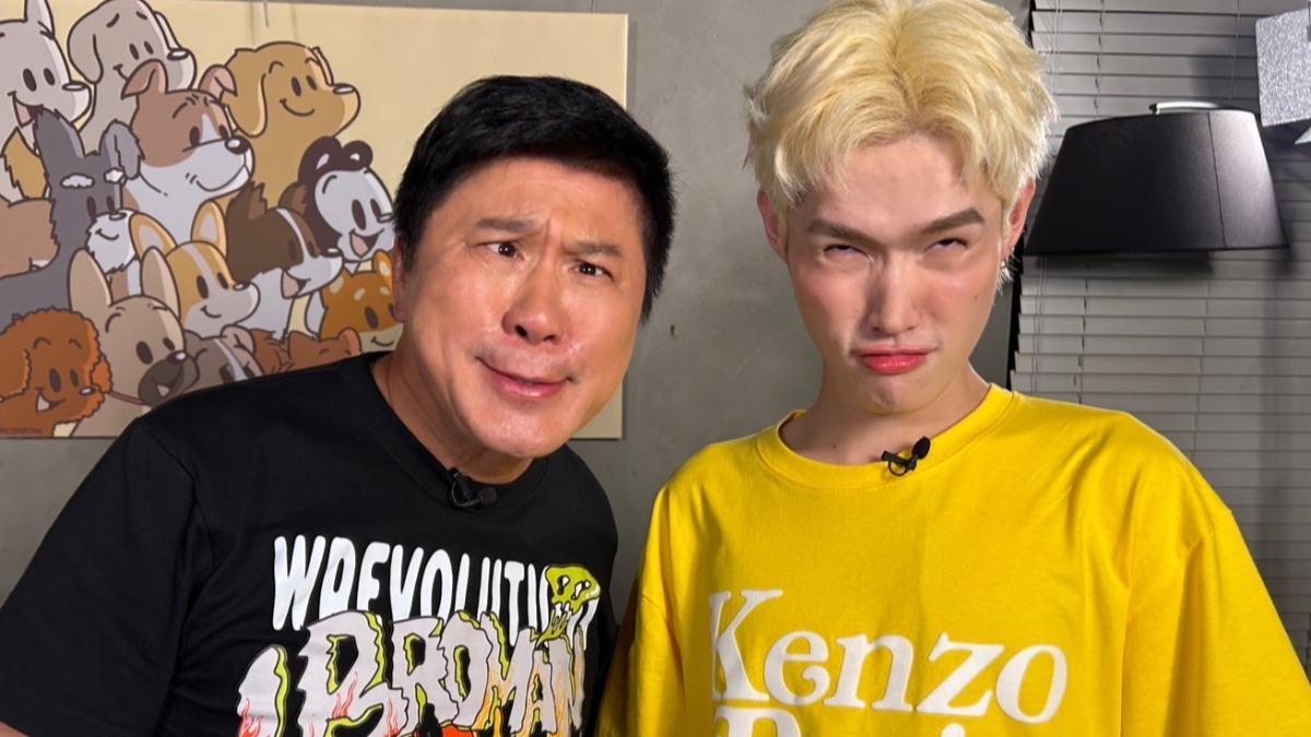 胡瓜（左）和鍾明軒搞怪扮鬼臉。（圖／下面一位頻道）