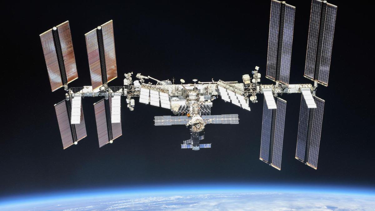 俄羅斯衛星在太空軌道爆炸，並解體成逾百碎片，迫使國際太空站（ISS）上的太空人尋找掩蔽。（圖／翻攝自NASA）