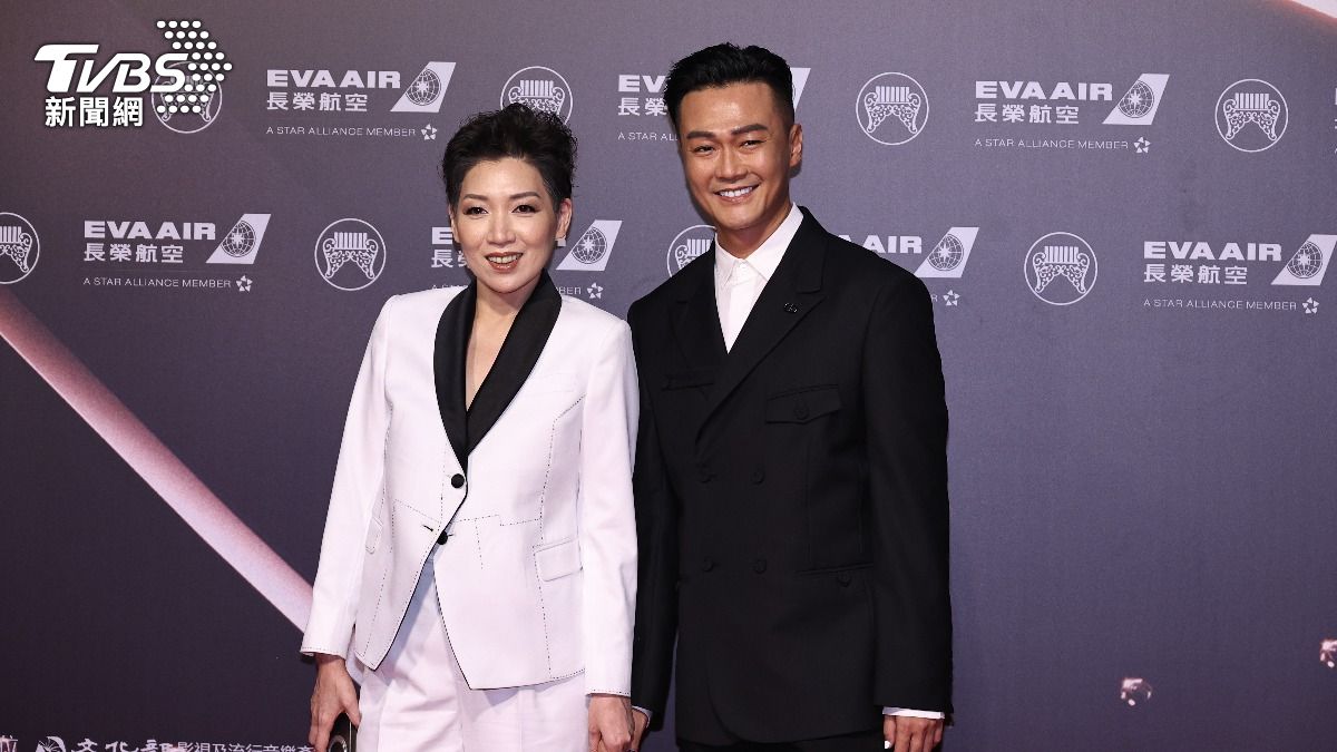 林俊逸（右）昨和專輯製作人王若涵一起出席金曲獎。（圖／TVBS娛樂組攝）