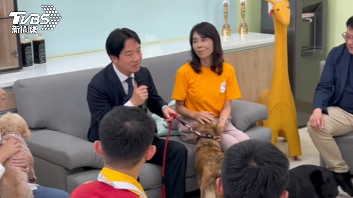 President Lai adopts a three-legged dog at shelter opening (TVBS News) President Lai adopts a three-legged dog at shelter opening