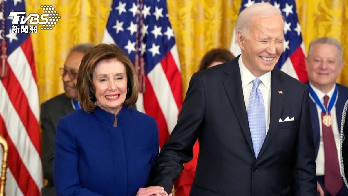 美國前眾院議長裴洛西（Nancy Pelosi）與拜登（Joe Biden）。（圖／達志影像美聯社）