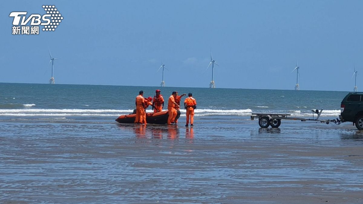 海巡人員在落水點1公里附近找到黃男遺體。（圖／TVBS）