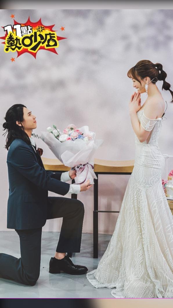 玉兔老公下跪求婚。(圖/TVBS)