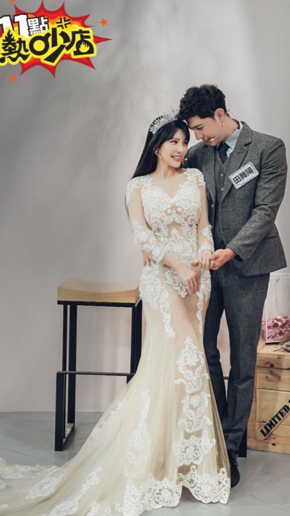 Lala(左)和舞陽拍浪漫婚紗。(圖/TVBS)