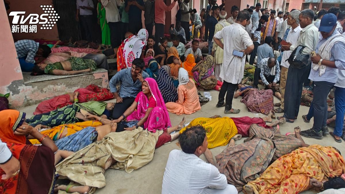 印度再次發生宗教集會嚴重踩踏悲劇，釀成121人死亡。（圖／達志影像美聯社）