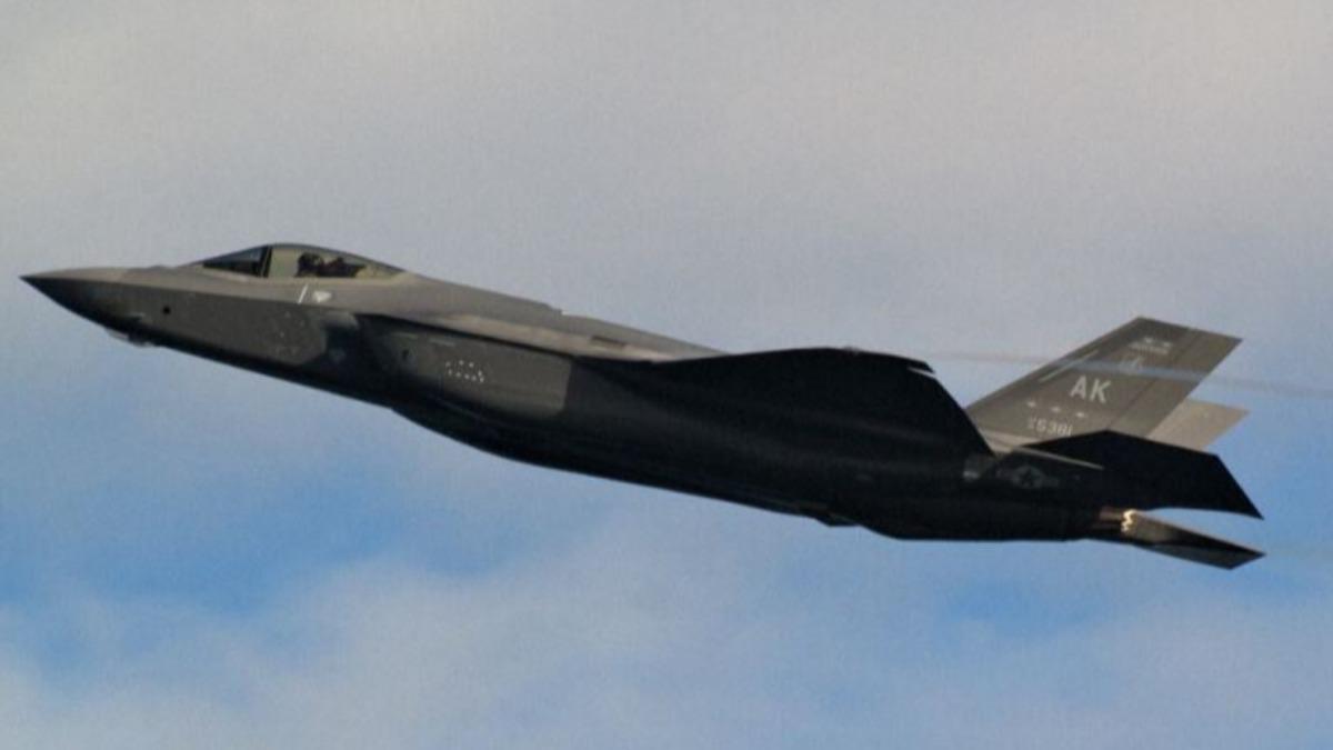 美國國防部3日宣布將投資100億美元（約3200億台幣）在日本三澤基地部署F-35隱形戰機。（圖／擷取自每日新聞）