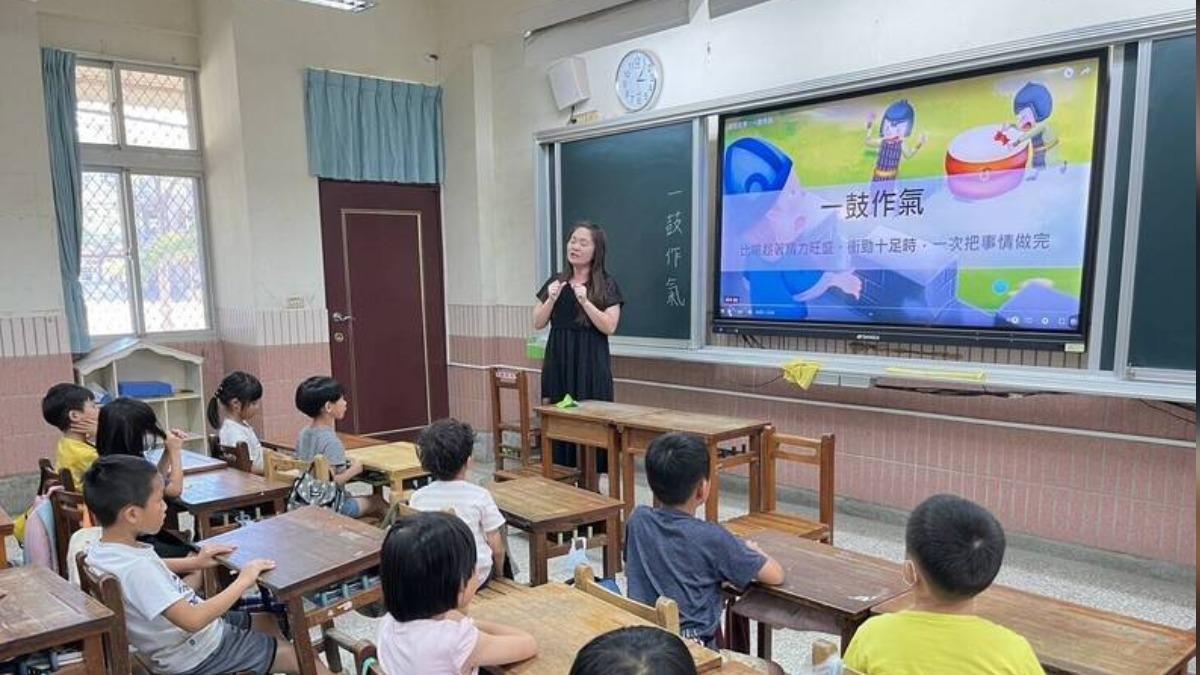 Tainan invests in smart touch-screen TVs (Courtesy of Bureau of Education, Tainan City Gov’t) Tainan invests NT$180.68 million in smart classrooms