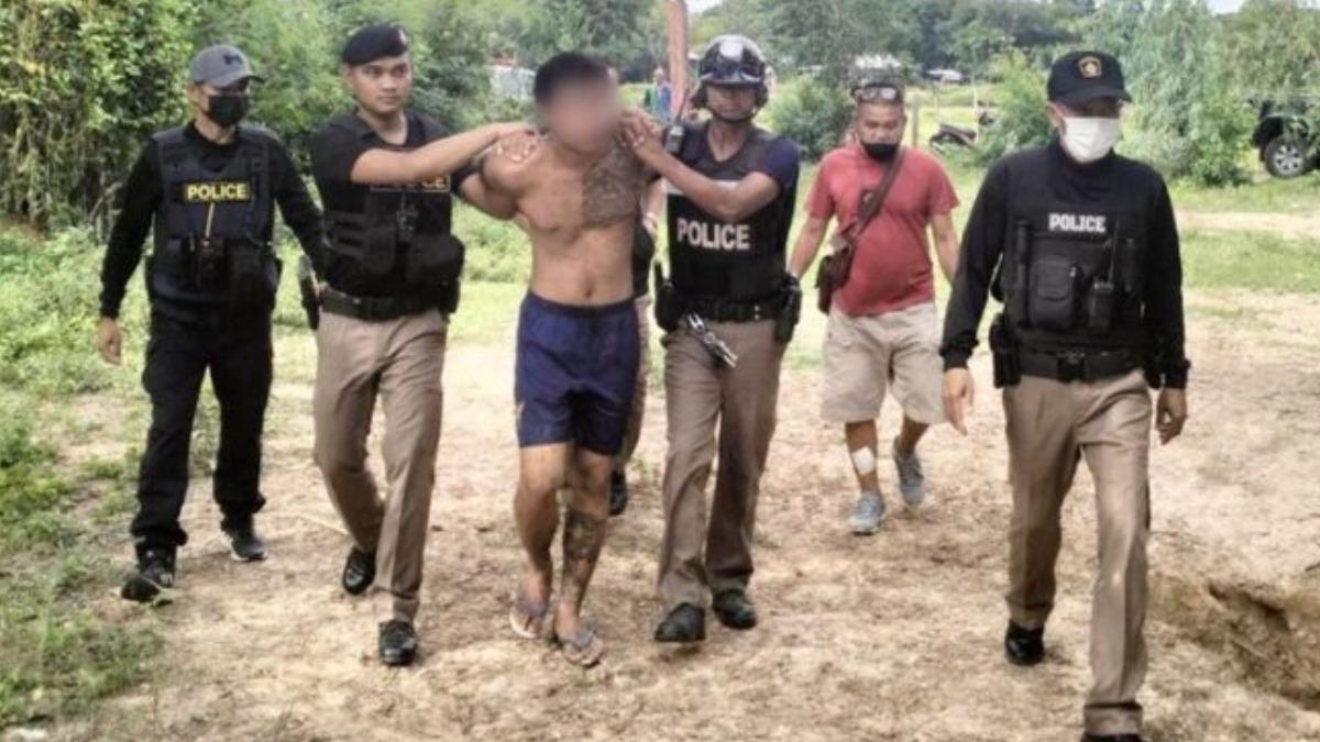 泰國警方逮捕弒親狠孫。（圖／翻攝自 khaosod）