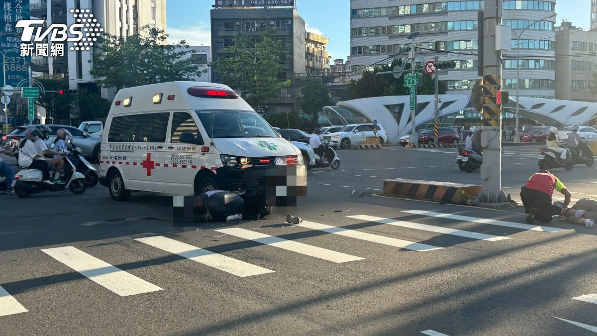 台中西區下午發生一起車禍，救護車載得人卻剛好是上午發生車禍的蔡姓男子。（圖／TVBS）