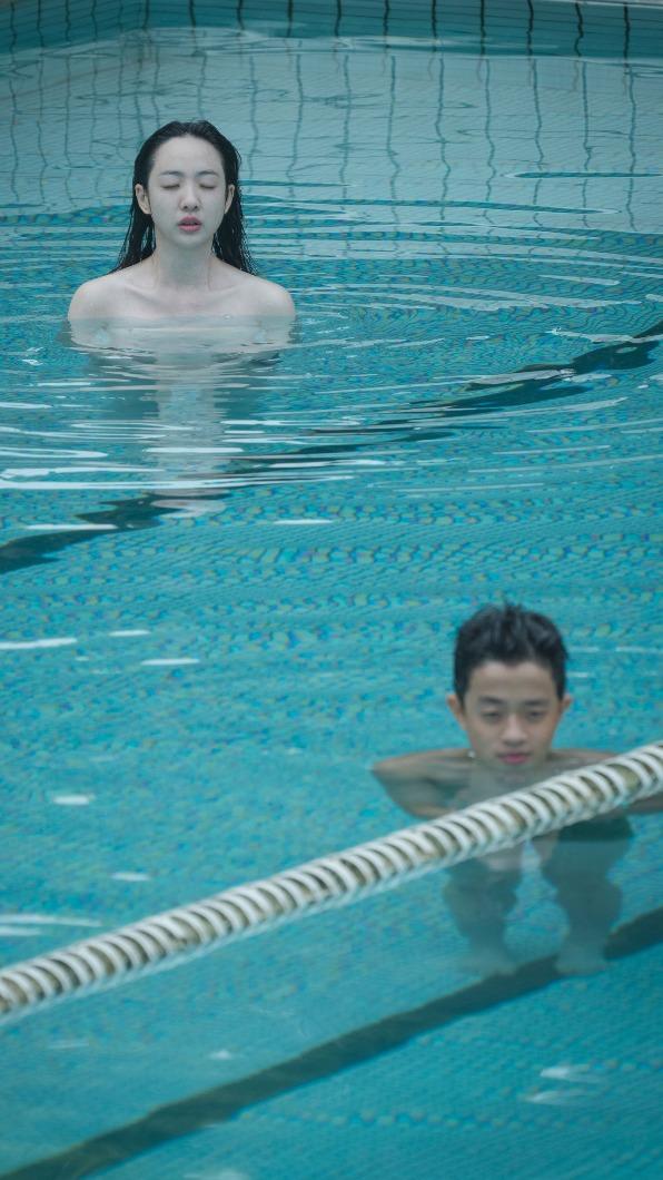 劉主平的角色暗藏很多秘密。(圖/双喜電影提供)