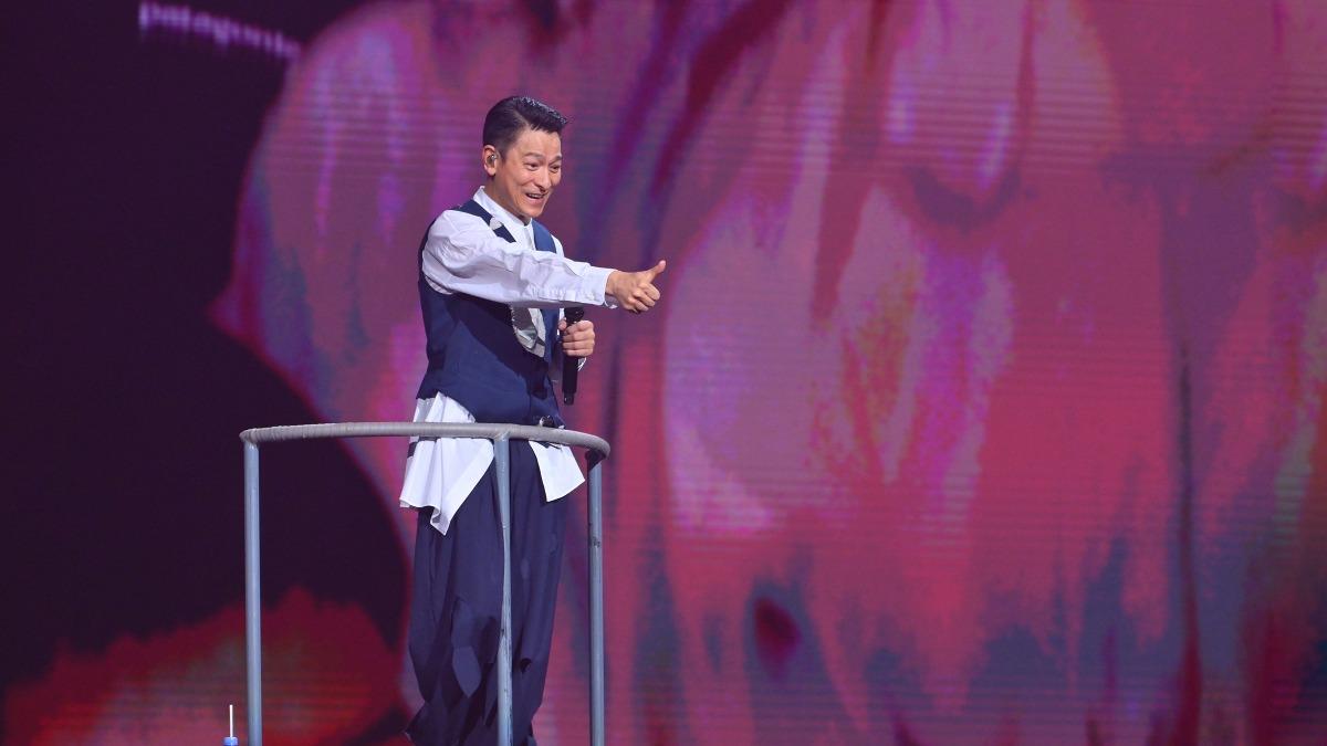 劉德華開心和歌迷互動。（圖／台灣映藝提供）