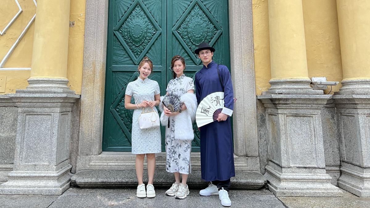 林莎（左起）、林予晞、范少勳穿旗袍現身澳門。（圖／《演員們的旅行》節目組及《青春期影視》提供）