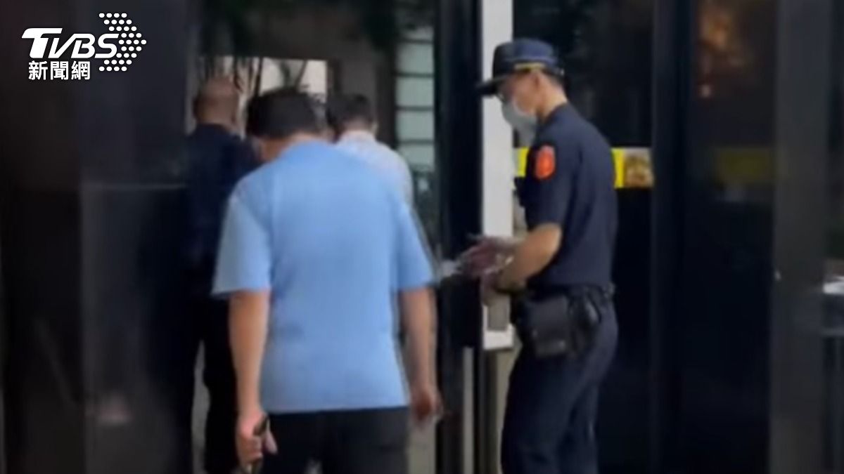 「高雄豪宅藏屍案」主嫌深夜緊急送醫。（圖／TVBS）