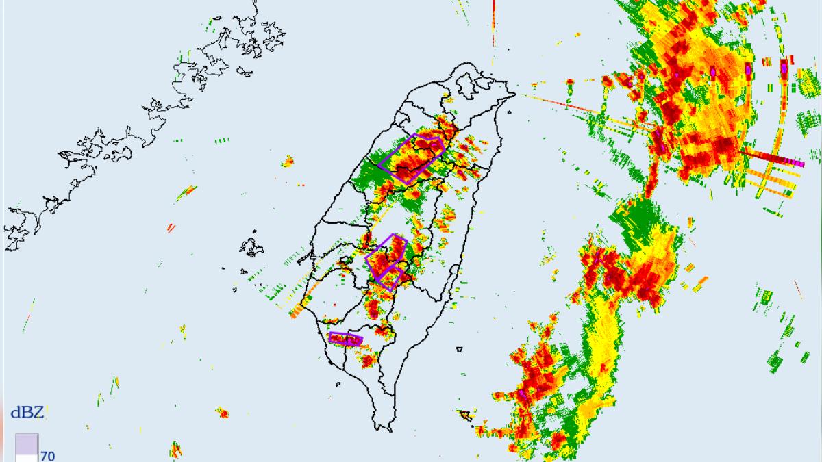 氣象署針對南台灣發布大雷雨即時訊息。（圖／氣象署）