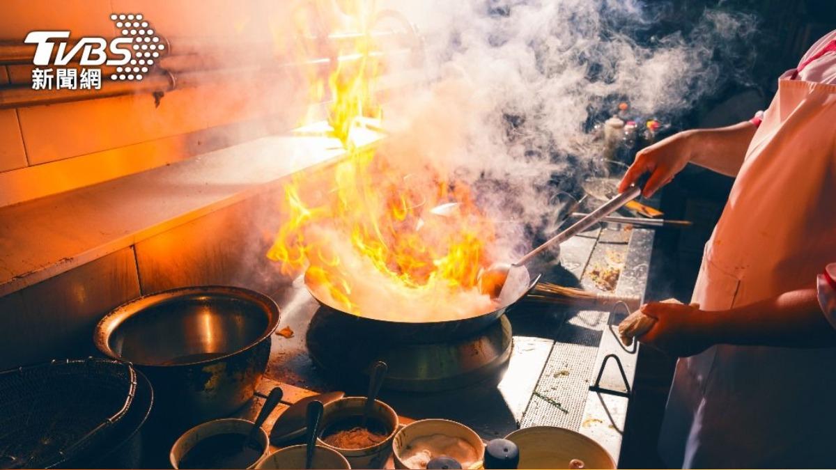 網友好奇熱炒店的青菜王者是哪道？（示意圖／shutterstock達志影像） 