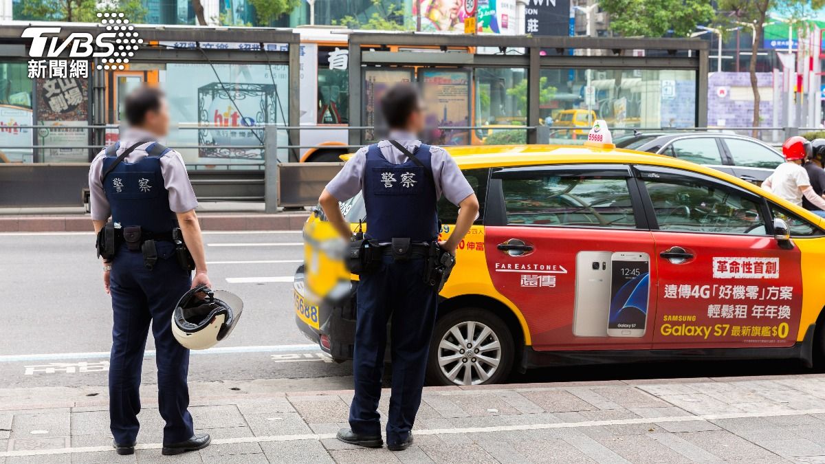 一名基層員警稱遇酒駕翁，猶豫是否開單。（示意圖，與本案無關／shutterstock達志影像）