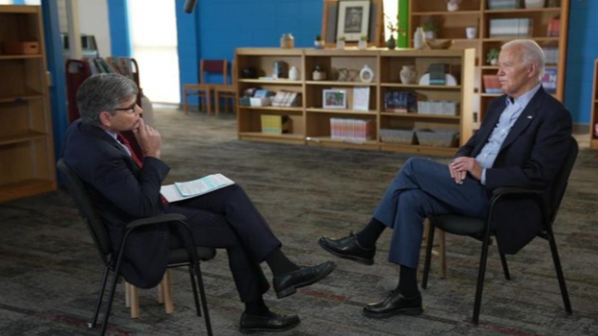史蒂法諾普洛（George Stephanopoulos）專訪拜登（Joe Biden）。（圖／翻攝自 IG@gstephanopoulos）