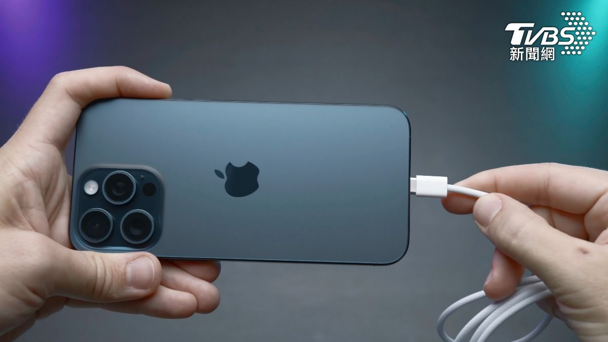 iPhone充電到幾%才能有效保護電池？一直是各界頻繁探討的議題。（示意圖／shutterstock達志影像）