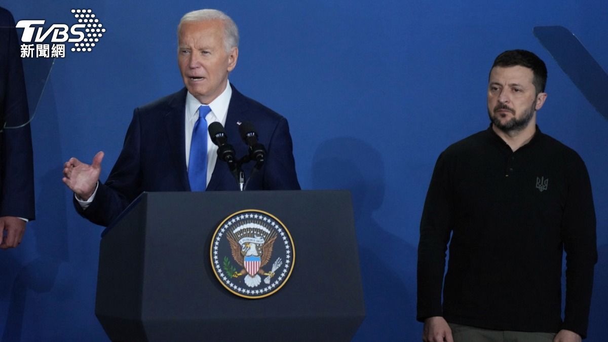 美國總統拜登（左）口誤，把烏克蘭總統澤倫斯基（右）叫成俄羅斯總統普欽。 （圖／達志影像美聯社）