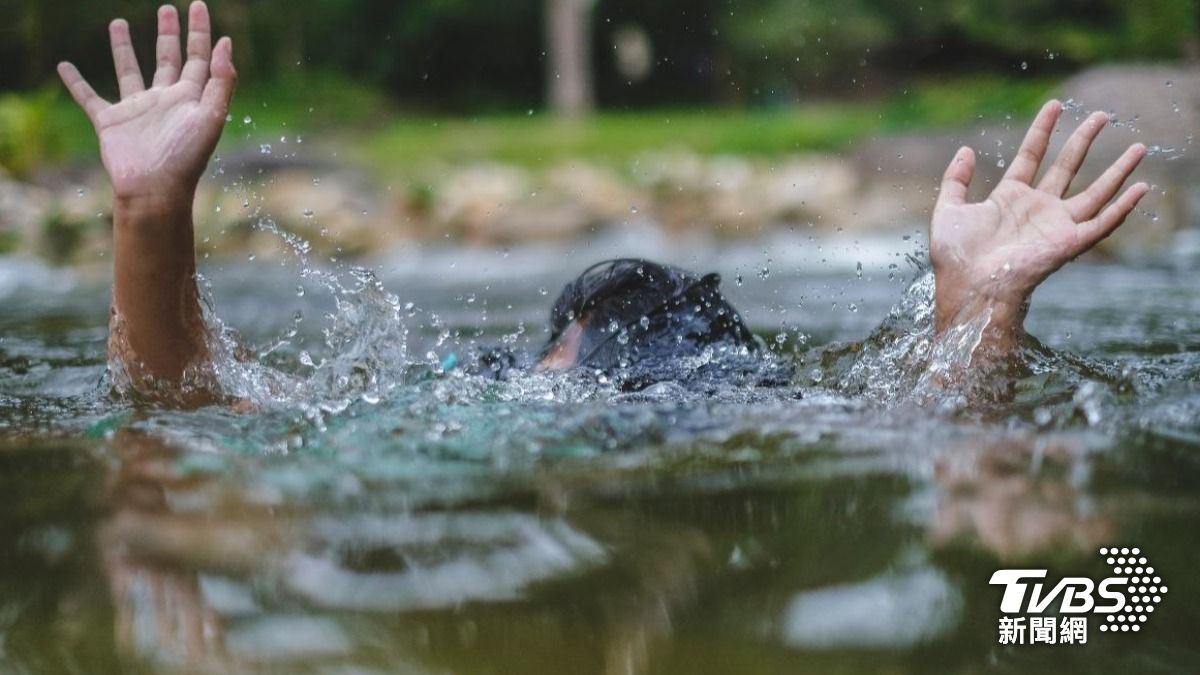 18歲男學生生日變忌日，水中觸電身亡。 （示意圖／達志影像Shutterstock）