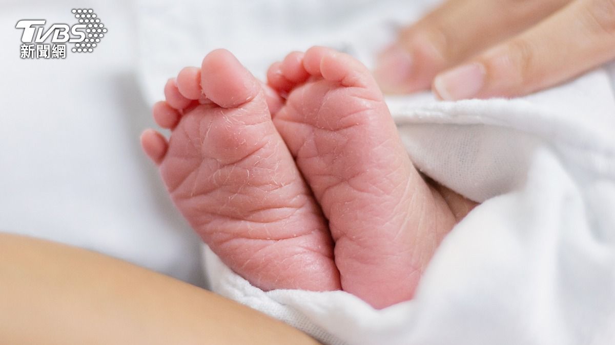 高雄一名年僅4個月大的女嬰遭到生母活活餓死。（示意圖／shutterstock達志影像）