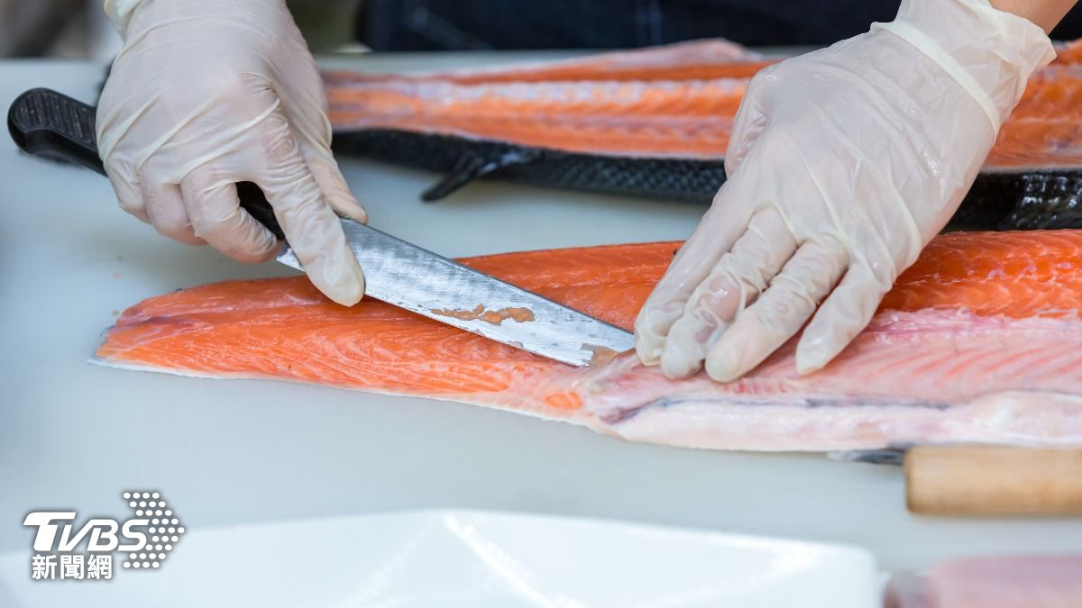 鮪魚生魚片、牛腱等，都是富含白胺酸的食物。（示意圖／shutterstock達志影像）