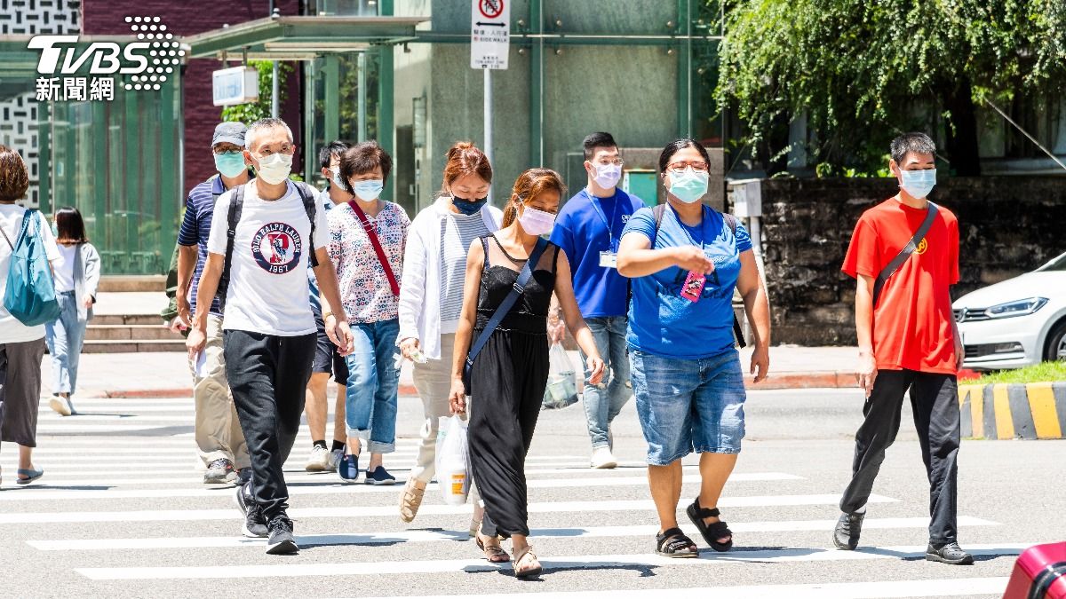 疾管署副署長羅一鈞說明新冠疫情走向。（示意圖／Shutterstock達志影像）