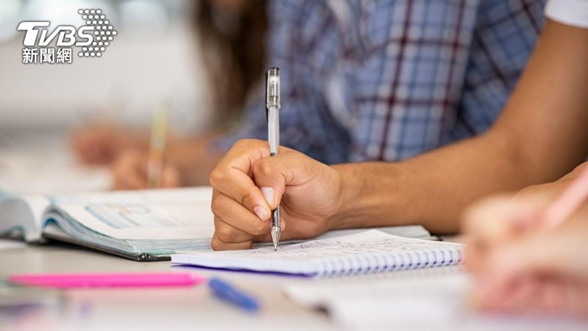 讀書年限越長，死亡率降低則越顯著。（示意圖／shutterstock達志影像）