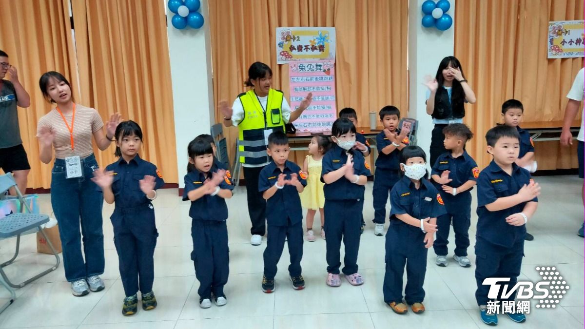 婦幼警察隊舉辦【暑期青春專案-守護兒少特攻隊】活動。（圖／TVBS）