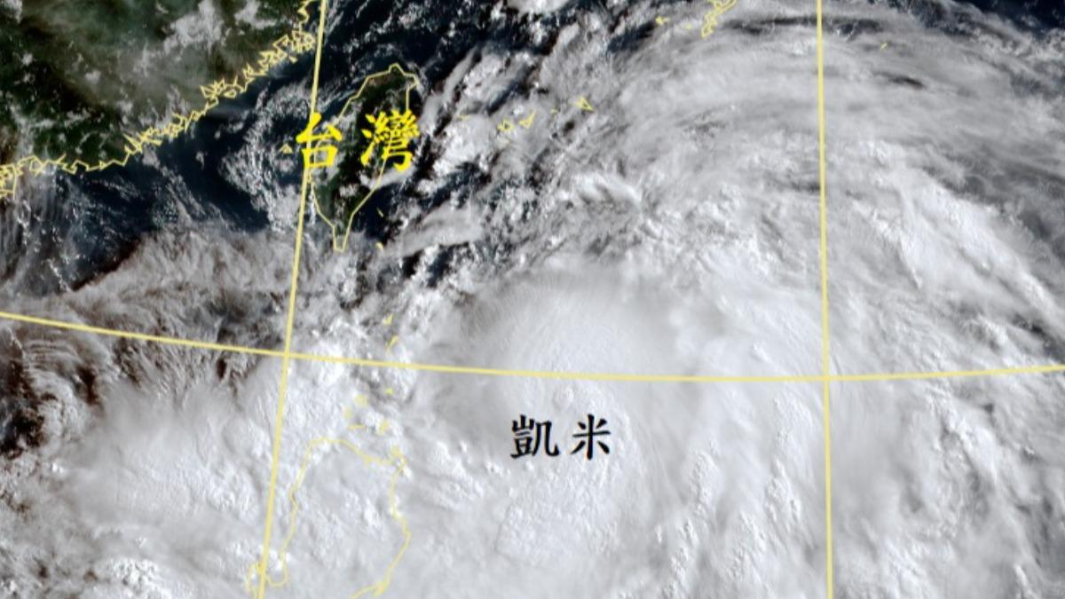 凱米持續靠近台灣。（圖／翻攝自鄭明典臉書）